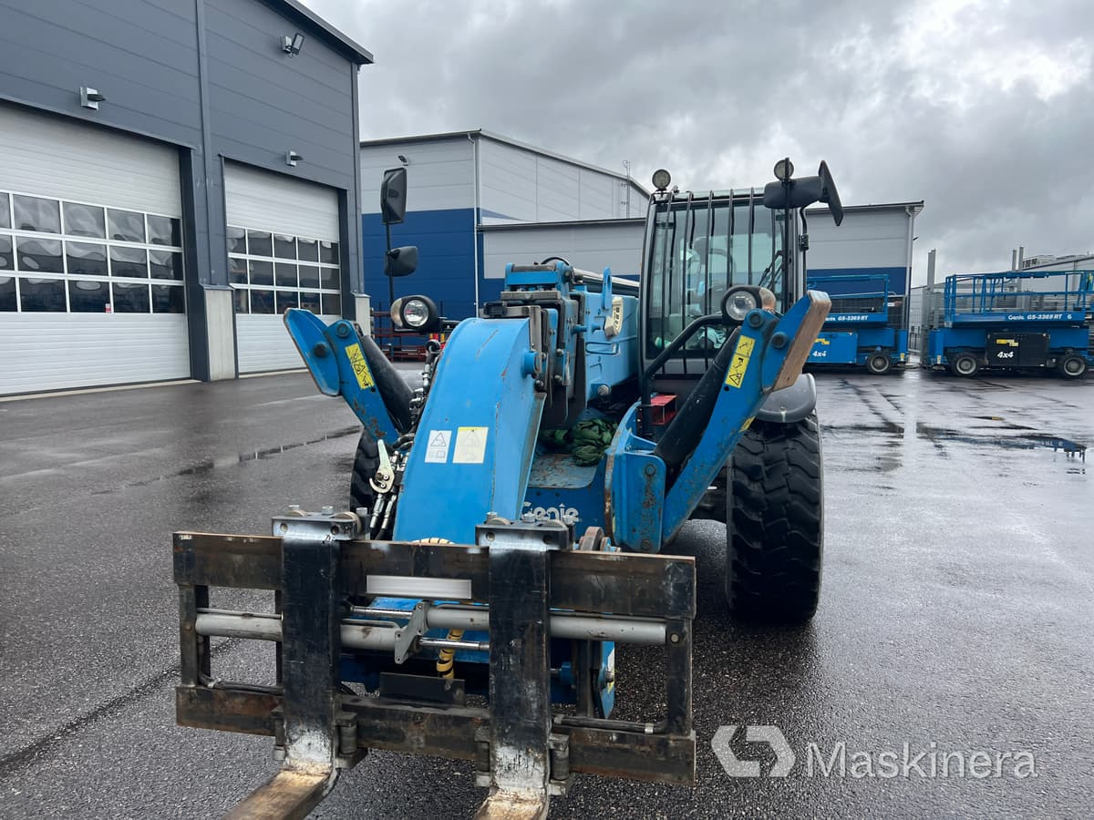 Teleskoplastare Genie GTH 4017SX med tillbehör - Teleskopinis ratinis krautuvas: foto 2 Teleskoplastare Genie GTH 4017SX med tillbehör - Teleskopinis ratinis krautuvas: foto 2