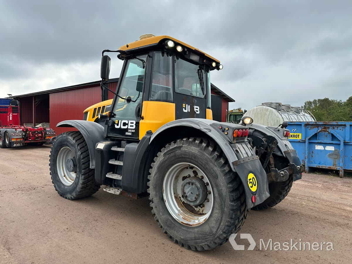 Traktor JCB Fastrac 3230 XTRA - Traktorius: foto 3 Traktor JCB Fastrac 3230 XTRA - Traktorius: foto 3