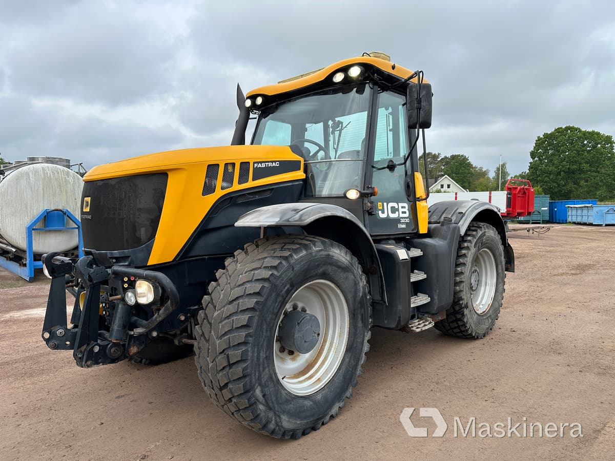 Traktor JCB Fastrac 3230 XTRA - Traktorius: foto 1 Traktor JCB Fastrac 3230 XTRA - Traktorius: foto 1