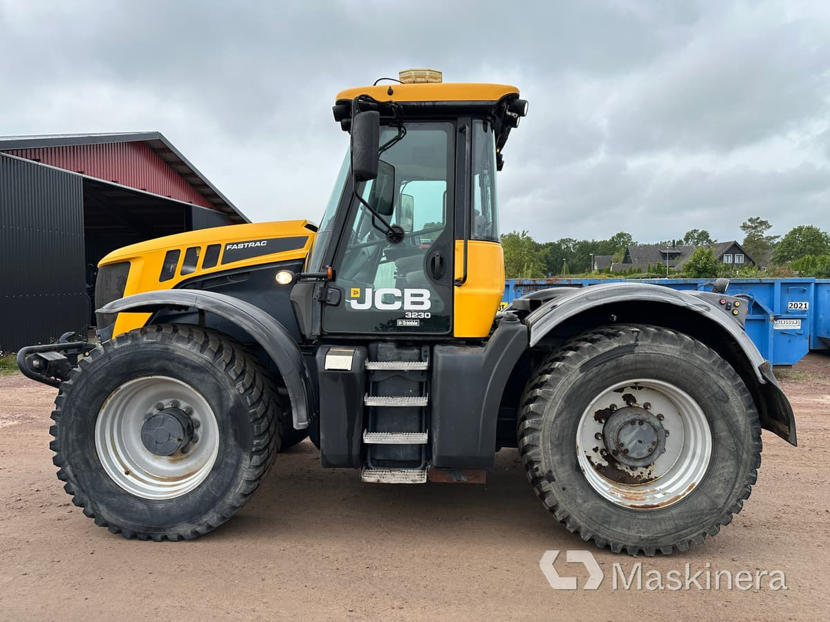 Traktor JCB Fastrac 3230 XTRA - Traktorius: foto 2 Traktor JCB Fastrac 3230 XTRA - Traktorius: foto 2
