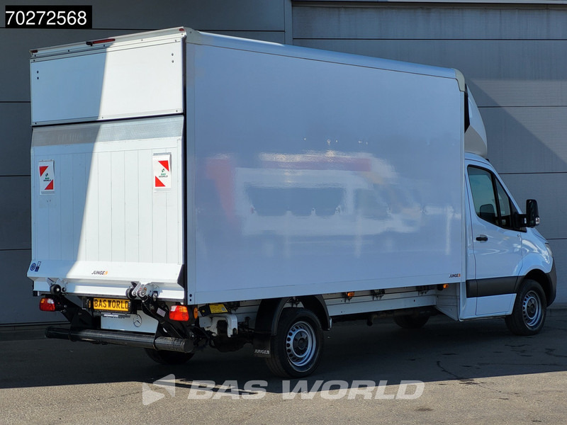 Mercedes-Benz Sprinter 317 CDI Automaat Bakwagen Laadklep Camera Airco Koffer Meubelbak 20m3 Airco - Furgonas su krovinių dėže: foto 3 Mercedes-Benz Sprinter 317 CDI Automaat Bakwagen Laadklep Camera Airco Koffer Meubelbak 20m3 Airco - Furgonas su krovinių dėže: foto 3