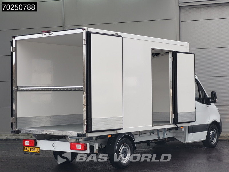 Mercedes-Benz Sprinter 317 CDI Koelwagen Automaat Zijdeur 2025-Model Thermo King V-300max 230v-Stekker 170PK Airco Cruise MBUX CarPlay Euro6 Koel Koele - Furgonas šaldytuvas: foto 5 Mercedes-Benz Sprinter 317 CDI Koelwagen Automaat Zijdeur 2025-Model Thermo King V-300max 230v-Stekker 170PK Airco Cruise MBUX CarPlay Euro6 Koel Koele - Furgonas šaldytuvas: foto 5