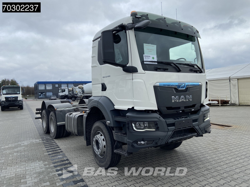 MAN TGS 33.400 6X4 NEW 6x4 chassis Big-Axle Manual Airco EURO 2 - Važiuoklės sunkvežimis: foto 3 MAN TGS 33.400 6X4 NEW 6x4 chassis Big-Axle Manual Airco EURO 2 - Važiuoklės sunkvežimis: foto 3