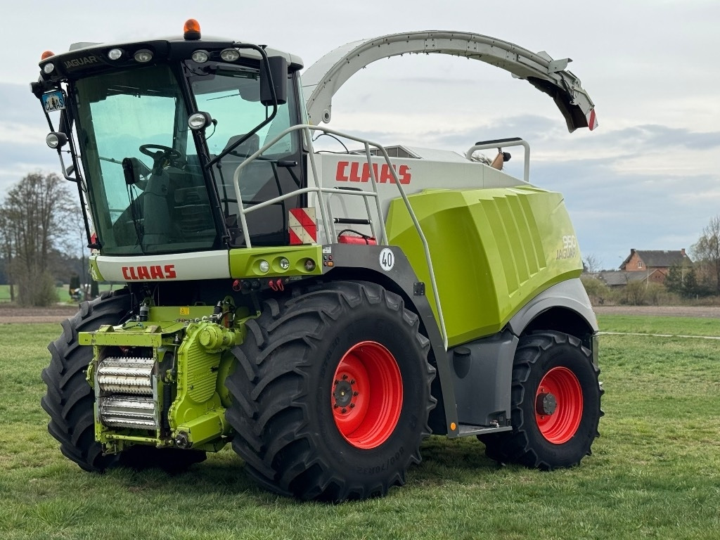 Claas Jaguar 950 Allrad - Pašarų kombainas: foto 1 Claas Jaguar 950 Allrad - Pašarų kombainas: foto 1