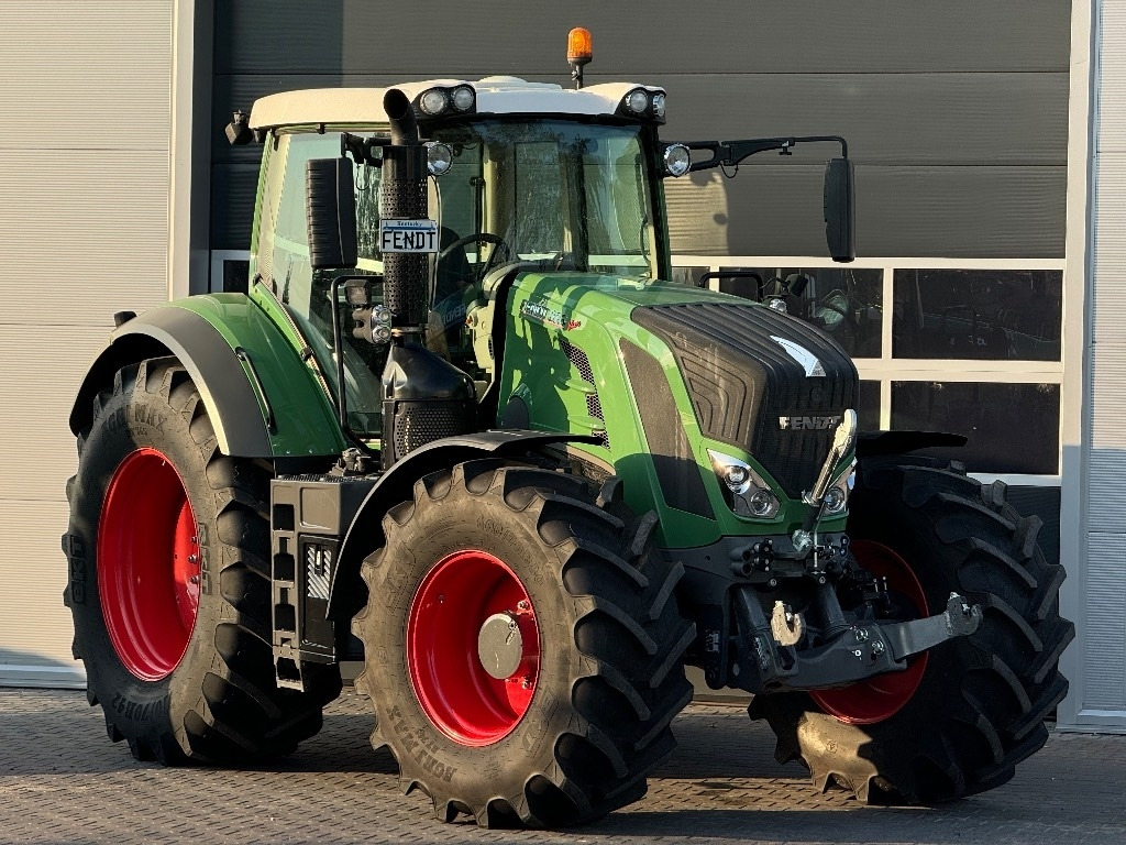 Fendt 826 S4 Profi Plus - Traktorius: foto 2 Fendt 826 S4 Profi Plus - Traktorius: foto 2