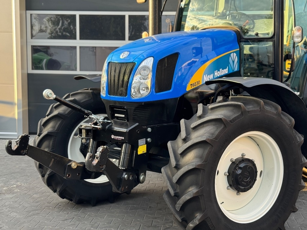 New Holland T 6030 - Traktorius: foto 3 New Holland T 6030 - Traktorius: foto 3