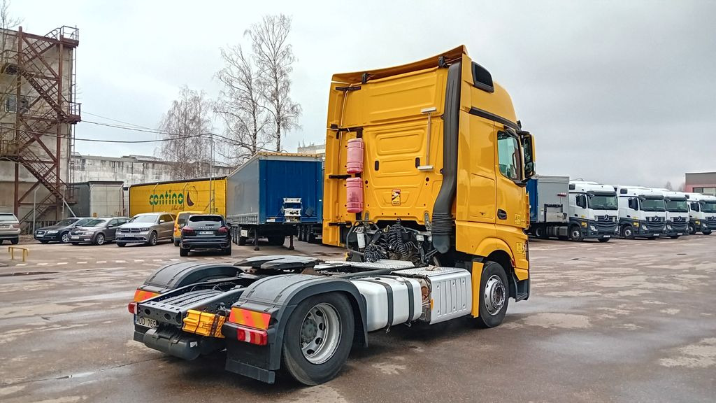 Mercedes-Benz 1845 GIGA space - Vilkikas: foto 4 Mercedes-Benz 1845 GIGA space - Vilkikas: foto 4