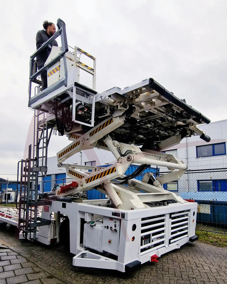AIR MARREL LAM7000 DP/MDL8 - Konteinerių ir padėklų krautuvas: foto 4 AIR MARREL LAM7000 DP/MDL8 - Konteinerių ir padėklų krautuvas: foto 4