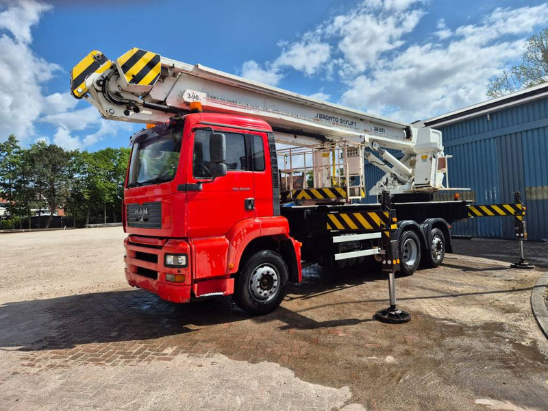 Bronto skylift 28-2T1 28 m hi lift hoogwerker MAN TGA 26. - Autobokštelio: foto 3 Bronto skylift 28-2T1 28 m hi lift hoogwerker MAN TGA 26. - Autobokštelio: foto 3