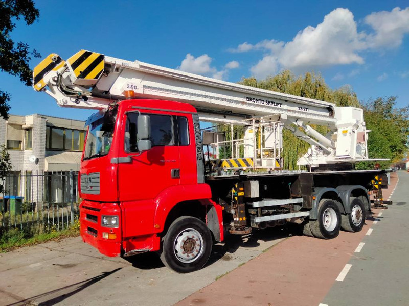 Bronto skylift 28-2T1 28 m hi lift hoogwerker MAN TGA 26. - Autobokštelio: foto 1 Bronto skylift 28-2T1 28 m hi lift hoogwerker MAN TGA 26. - Autobokštelio: foto 1