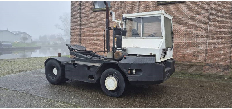 Terberg trt89 4x4 terminal trekker tractor port truck - Terminalų vilkikas: foto 1 Terberg trt89 4x4 terminal trekker tractor port truck - Terminalų vilkikas: foto 1