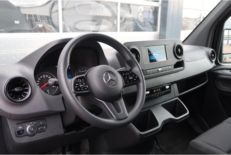 Mercedes-Benz Sprinter 317 CDI L2H2 AUT/ CAMERA/ MBUX/ CRUISE/ AIRCO - Krovininis mikroautobusas: foto 2 Mercedes-Benz Sprinter 317 CDI L2H2 AUT/ CAMERA/ MBUX/ CRUISE/ AIRCO - Krovininis mikroautobusas: foto 2