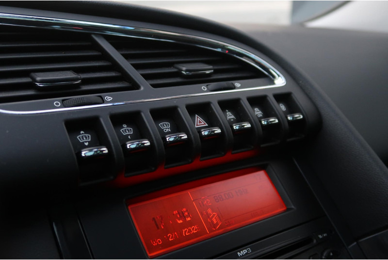 Peugeot 3008 1.6 VTi Première CRUISE/ PANO/ CLIMA/ HEAD-UP/ ETC. - Lengvasis automobilis: foto 5 Peugeot 3008 1.6 VTi Première CRUISE/ PANO/ CLIMA/ HEAD-UP/ ETC. - Lengvasis automobilis: foto 5