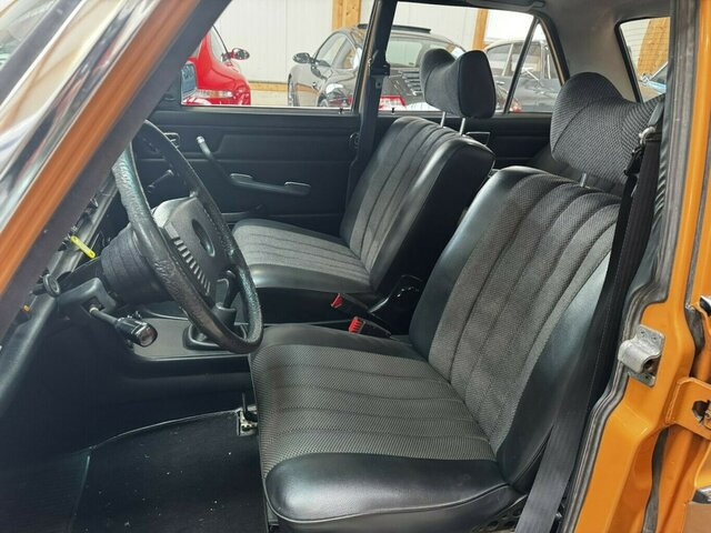 MERCEDES-BENZ 200 D/8 W115 - Sedanas: foto 3 MERCEDES-BENZ 200 D/8 W115 - Sedanas: foto 3