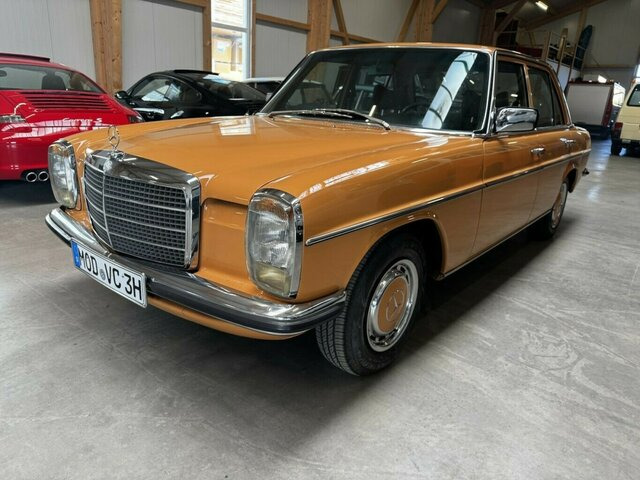 MERCEDES-BENZ 200 D/8 W115 - Sedanas: foto 1 MERCEDES-BENZ 200 D/8 W115 - Sedanas: foto 1