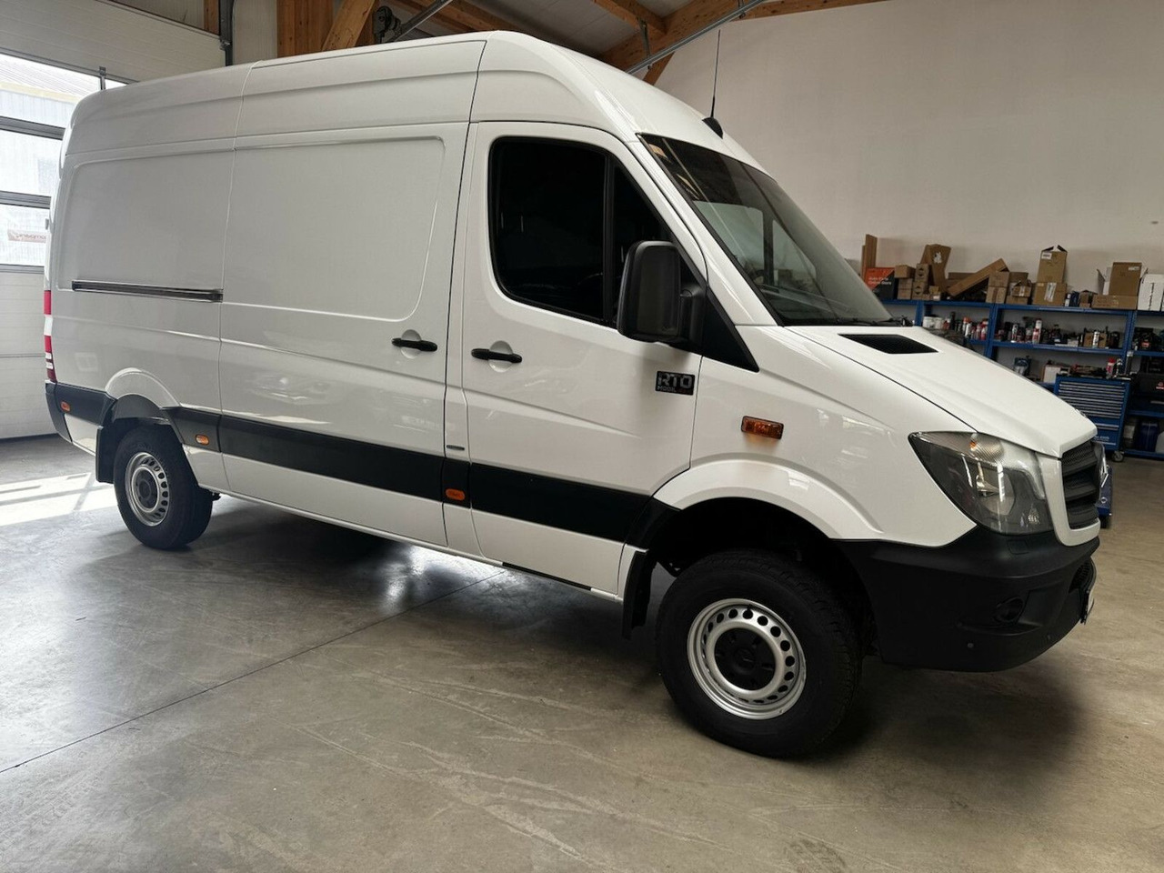 Mercedes-Benz Sprinter 319 CDI 4x4 3.0 V6 Untersetzung 1a! - Krovininis mikroautobusas: foto 4 Mercedes-Benz Sprinter 319 CDI 4x4 3.0 V6 Untersetzung 1a! - Krovininis mikroautobusas: foto 4