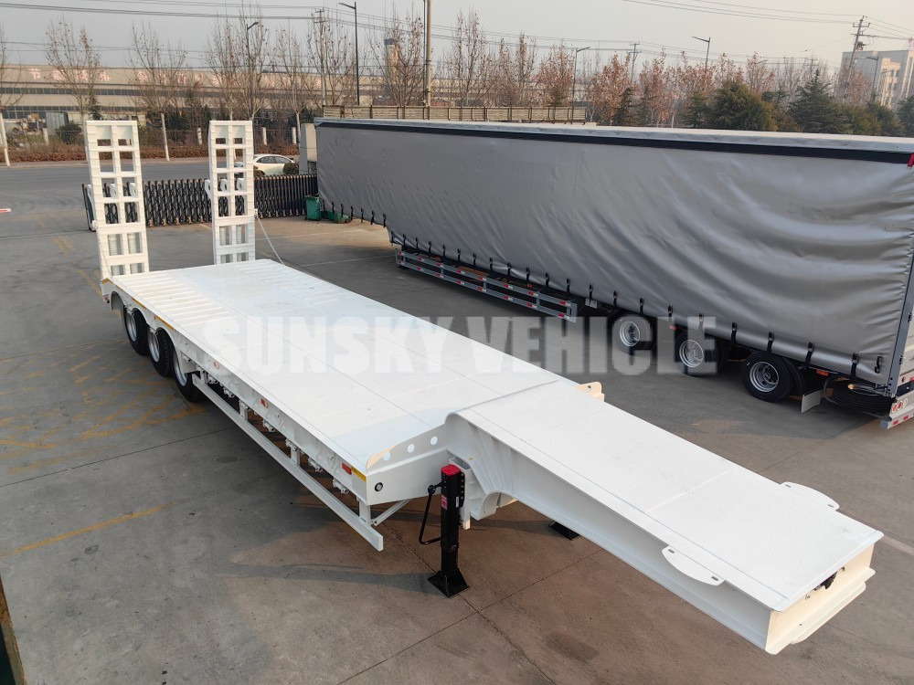 SUNSKY 3 Axle 40 Tons gooseneck lowbed trailer - Žemo profilio platforma puspriekabė: foto 1 SUNSKY 3 Axle 40 Tons gooseneck lowbed trailer - Žemo profilio platforma puspriekabė: foto 1