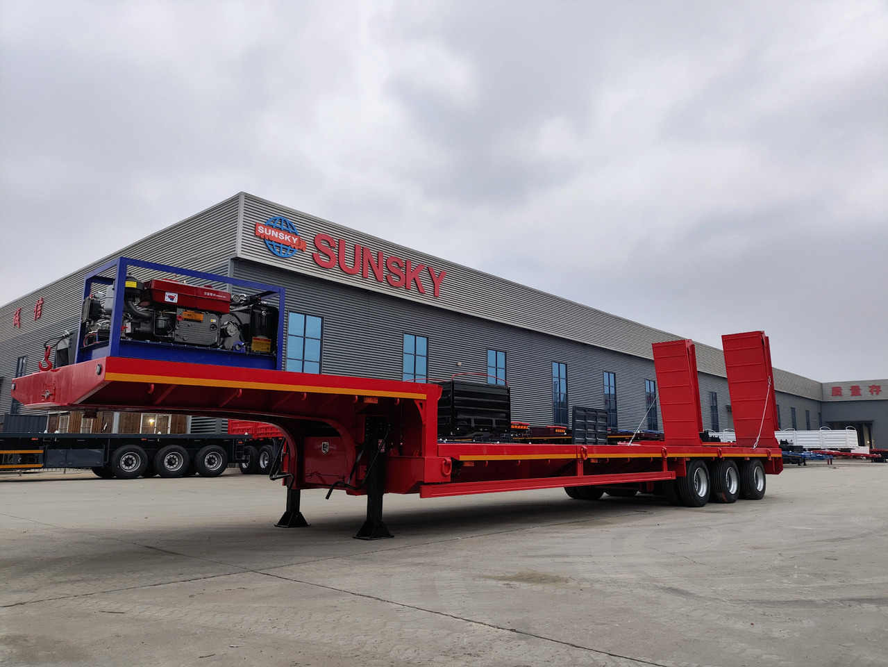 SUNSKY 30Ton lowbed trailer - Žemo profilio platforma puspriekabė: foto 4 SUNSKY 30Ton lowbed trailer - Žemo profilio platforma puspriekabė: foto 4