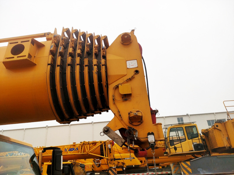 XCMG Official 130t Second Hand All Terrain Mobile Crane XCA130L8C Hydraulic Arm Crane Price List - Visureigis kranas: foto 5 XCMG Official 130t Second Hand All Terrain Mobile Crane XCA130L8C Hydraulic Arm Crane Price List - Visureigis kranas: foto 5