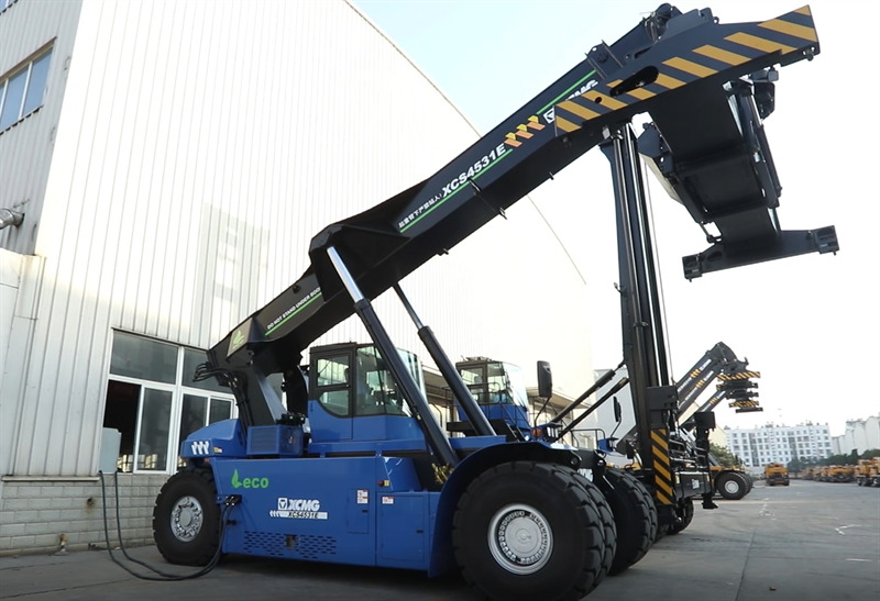 XCMG Official 45 Tons Pure Electric Container Reach Stacker XCS4531E Reach Stacker Crane Forklift - Stelažų krautuvas: foto 2 XCMG Official 45 Tons Pure Electric Container Reach Stacker XCS4531E Reach Stacker Crane Forklift - Stelažų krautuvas: foto 2