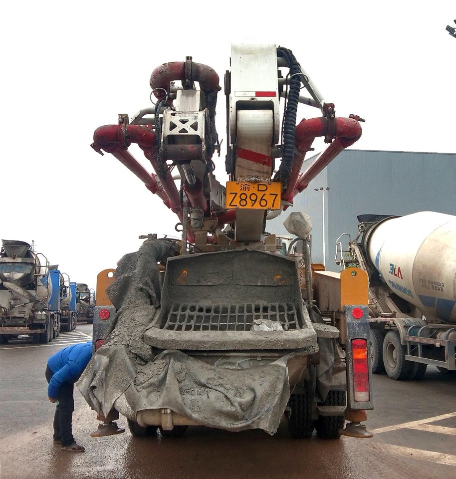 XCMG Official Concrete Machinery HB37V 37m Used Concrete Pump Truck With High Quality - Betono siurblys: foto 4 XCMG Official Concrete Machinery HB37V 37m Used Concrete Pump Truck With High Quality - Betono siurblys: foto 4