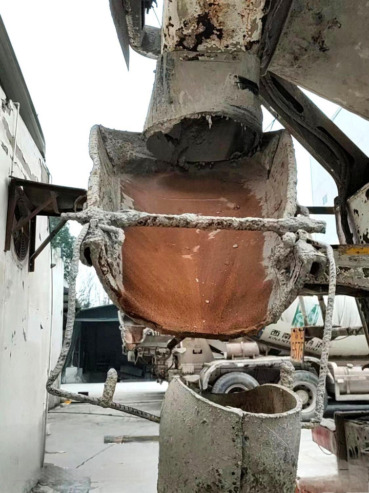 XCMG Official G4804B Used Cement Concrete Mixer 12m³ Concrete Mixer Truck HOWO - Betonvežis: foto 5 XCMG Official G4804B Used Cement Concrete Mixer 12m³ Concrete Mixer Truck HOWO - Betonvežis: foto 5