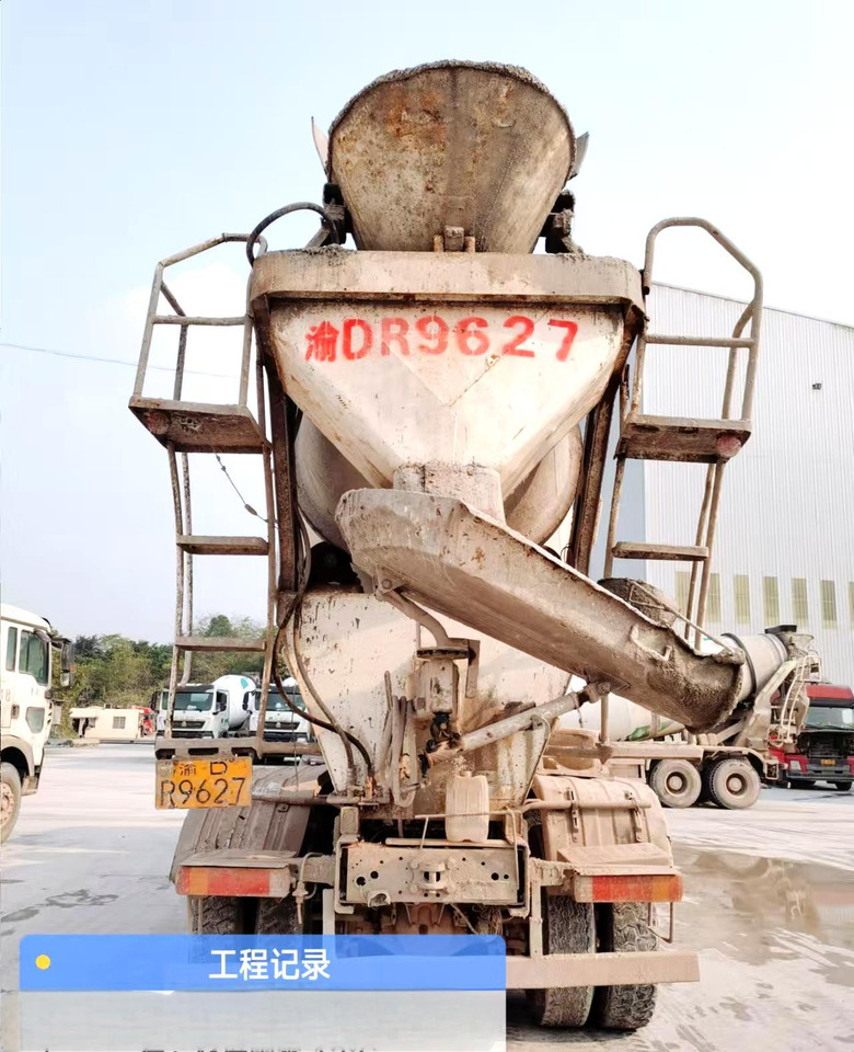 XCMG Official Second Hand G4804B HOWO Concrete Mixer Truck 12 Cubic Hydraulic Concrete Mixer Price List - Betonvežis: foto 5 XCMG Official Second Hand G4804B HOWO Concrete Mixer Truck 12 Cubic Hydraulic Concrete Mixer Price List - Betonvežis: foto 5