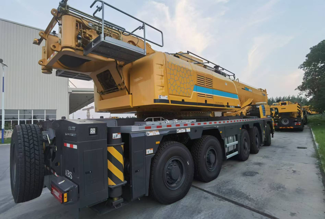 XCMG Official Used 200ton Truck Lifting Crane XCA200L8 Hydraulic Mobile Crane Price List - Visureigis kranas: foto 4 XCMG Official Used 200ton Truck Lifting Crane XCA200L8 Hydraulic Mobile Crane Price List - Visureigis kranas: foto 4