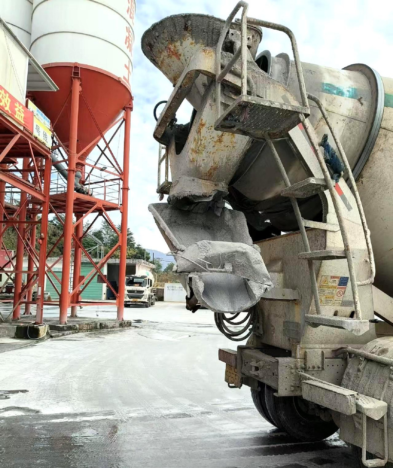 XCMG Official Used Concrete Mixer Truck HOWO G4802D 12m³ Cement Mixer Truck Price - Betonvežis: foto 2 XCMG Official Used Concrete Mixer Truck HOWO G4802D 12m³ Cement Mixer Truck Price - Betonvežis: foto 2