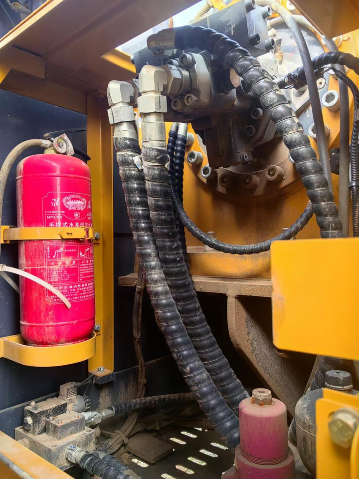XCMG Official XR160E 56m Depth Hydraulic Borehole Drilling Rig Machine Rotary Piling - Gręžimo mašina: foto 5 XCMG Official XR160E 56m Depth Hydraulic Borehole Drilling Rig Machine Rotary Piling - Gręžimo mašina: foto 5