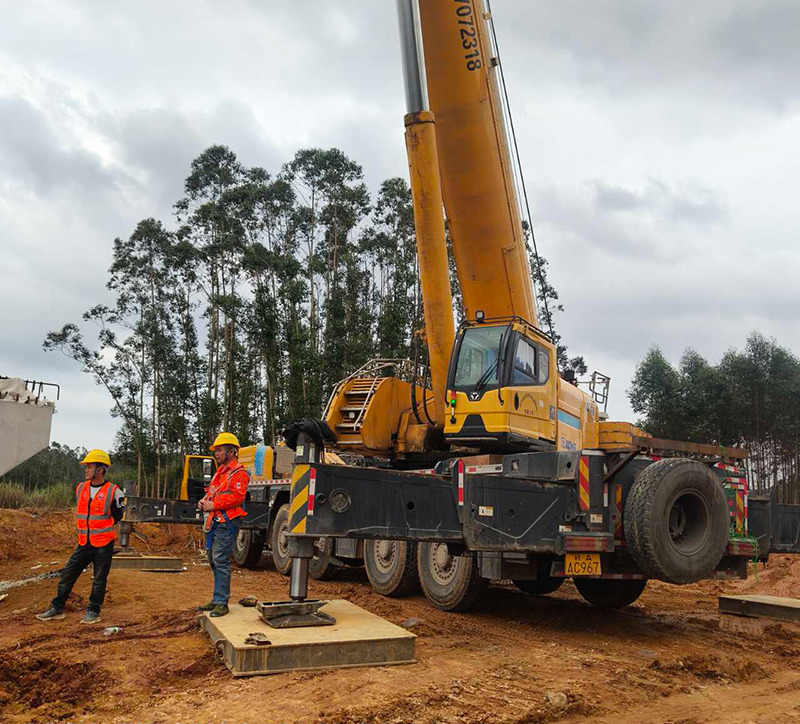 XCMG XCA220 all terrain crane hydraulic 220ton large ton crane 2021 - Kranas: foto 4 XCMG XCA220 all terrain crane hydraulic 220ton large ton crane 2021 - Kranas: foto 4