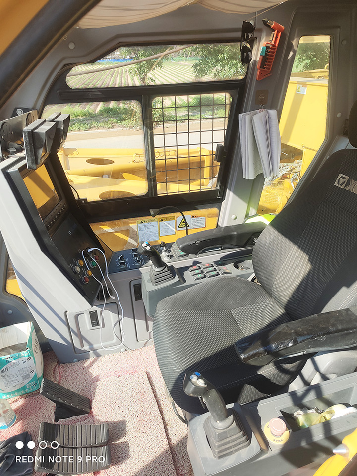 XCMG XGC200 200 tons hydraulic boom used crawler crane 2019 with good condition - Vikšrinis kranas: foto 4 XCMG XGC200 200 tons hydraulic boom used crawler crane 2019 with good condition - Vikšrinis kranas: foto 4