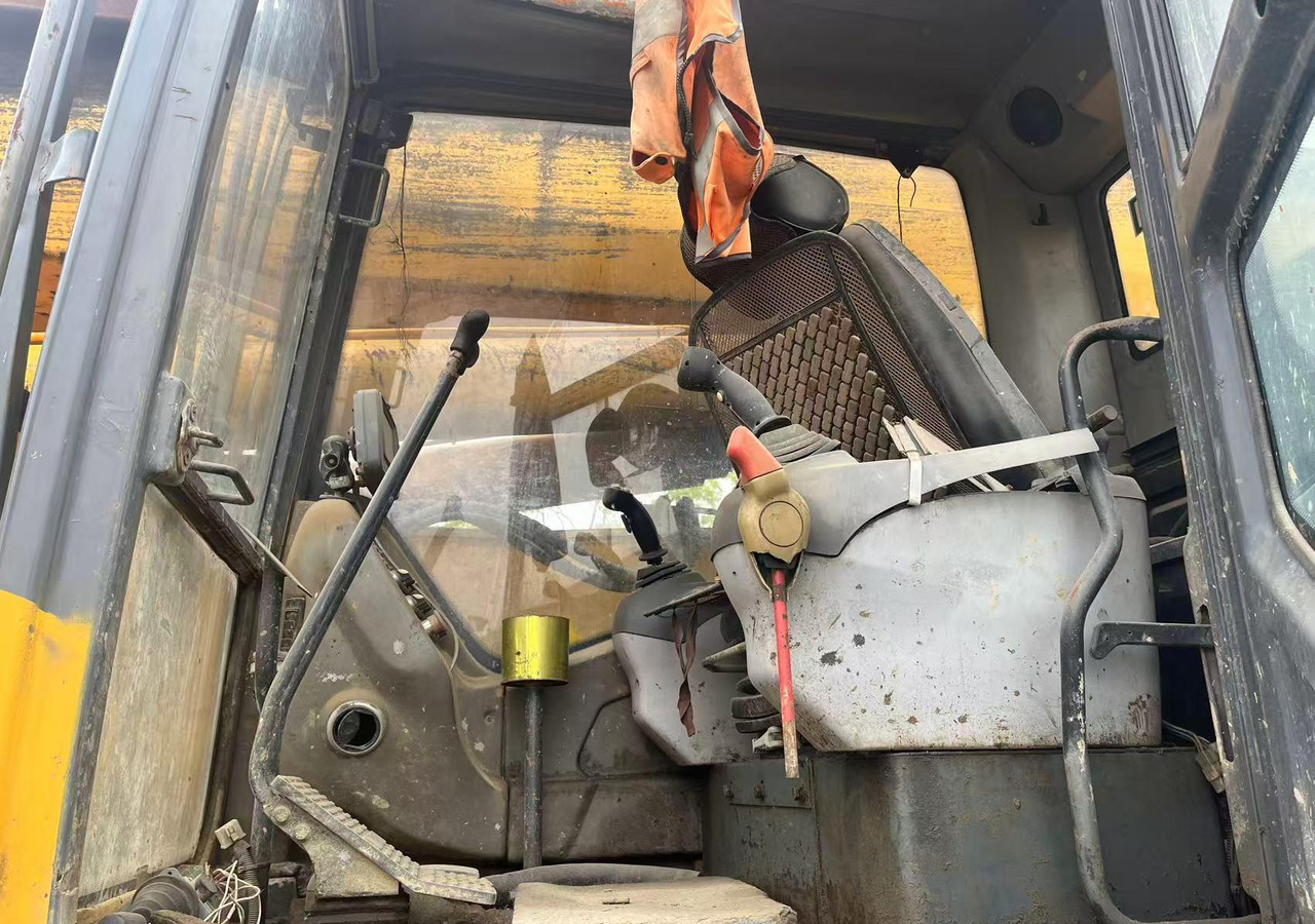 XCMG XR220D portable crawler rotary drilling rig 25m - Gręžimo mašina: foto 2 XCMG XR220D portable crawler rotary drilling rig 25m - Gręžimo mašina: foto 2