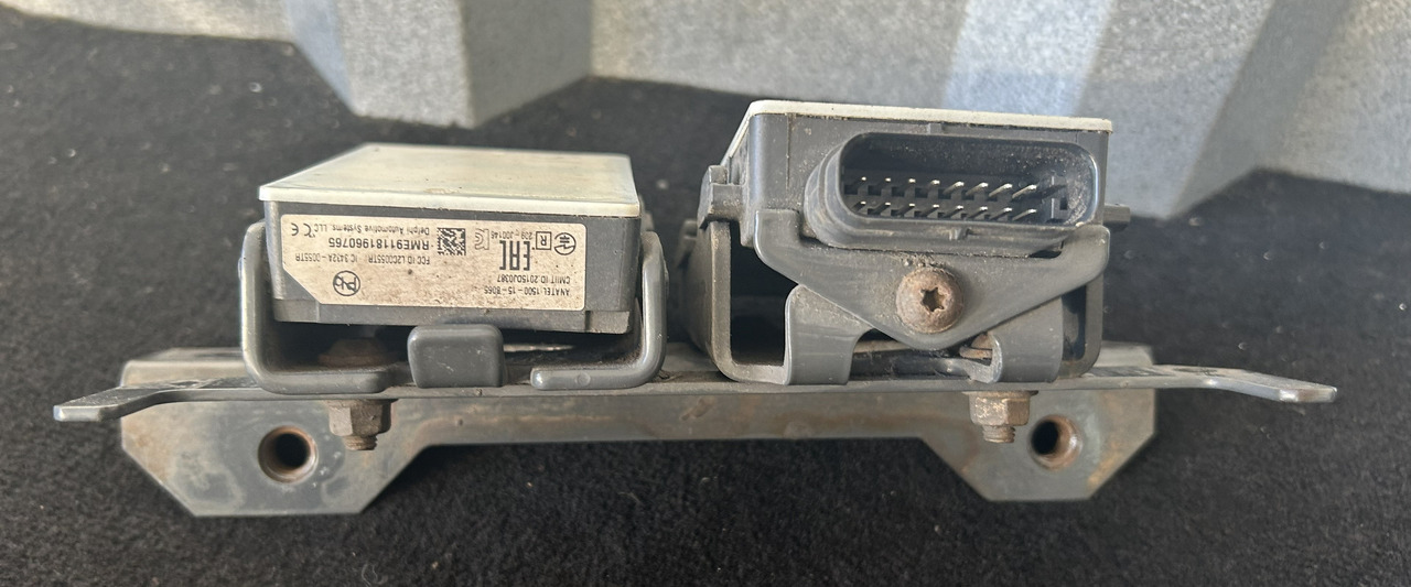 ACTROS MP4 RBZ RADAR CONTROL MODULE - Valdymo blokas: foto 3 ACTROS MP4 RBZ RADAR CONTROL MODULE - Valdymo blokas: foto 3