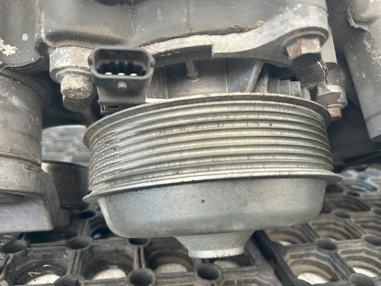 DAF COOLANT PUMP DAF XF 106 - Aušinimo skysčio siurblys: foto 3 DAF COOLANT PUMP DAF XF 106 - Aušinimo skysčio siurblys: foto 3