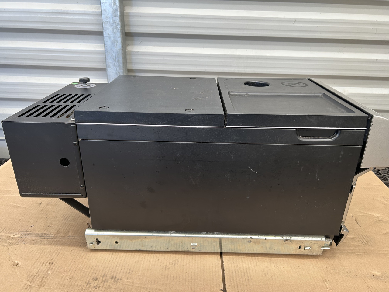 DAF REFRIGERATOR FOR DAF XF 106 - Universali dalis: foto 2 DAF REFRIGERATOR FOR DAF XF 106 - Universali dalis: foto 2