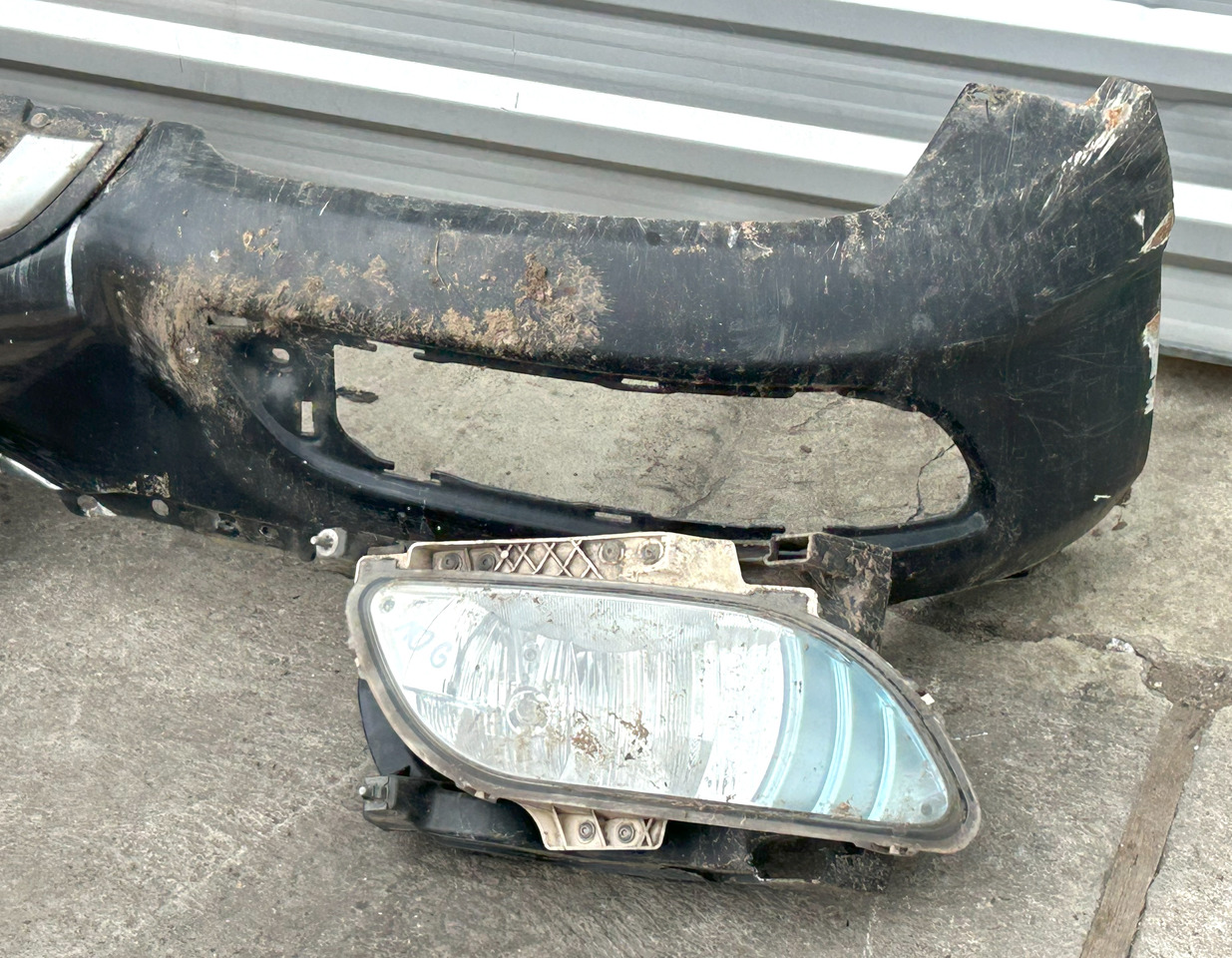 DAF XF 106 480 FRONT BUMPER WITH HALOGENS - Bamperis: foto 4 DAF XF 106 480 FRONT BUMPER WITH HALOGENS - Bamperis: foto 4