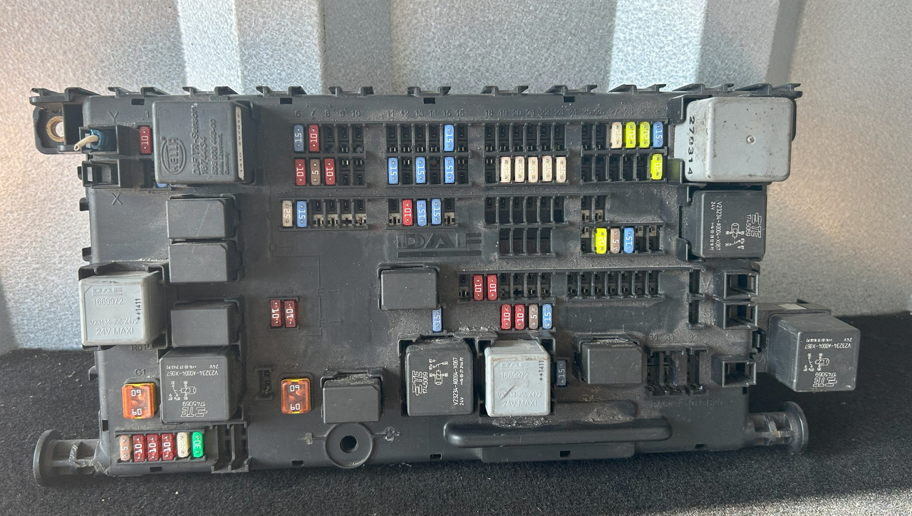 DAF XF 106 FUSE BOX - Saugiklis: foto 1 DAF XF 106 FUSE BOX - Saugiklis: foto 1