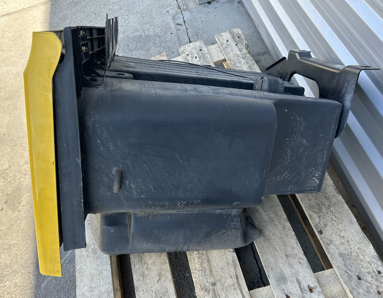 MERCEDES ACTROS MP5 STORAGE COMPARTMENT EXTENSION OF THE STEPS LEFT - Universali dalis: foto 3 MERCEDES ACTROS MP5 STORAGE COMPARTMENT EXTENSION OF THE STEPS LEFT - Universali dalis: foto 3
