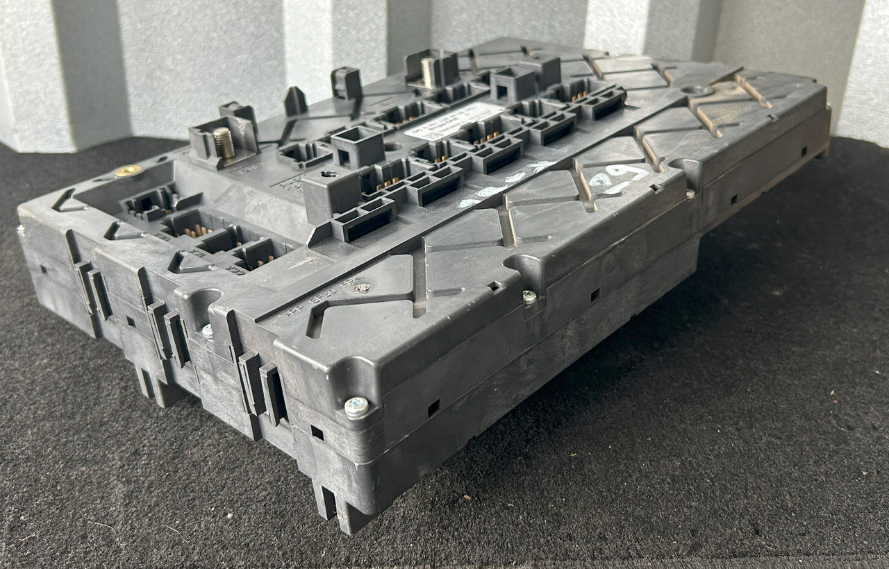 MERCEDES AROCS MP4 A FUSE MODULE SAM - Saugiklis: foto 5 MERCEDES AROCS MP4 A FUSE MODULE SAM - Saugiklis: foto 5