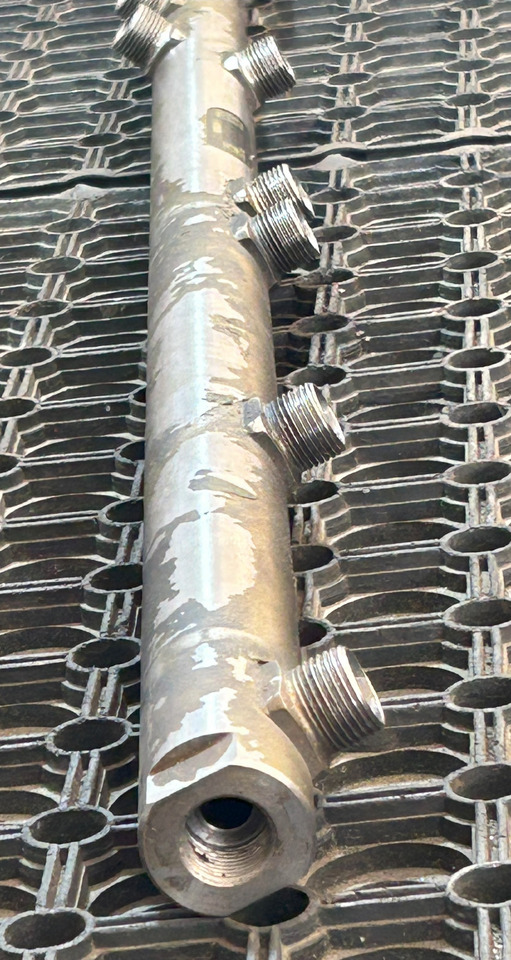 MERCEDES-BENZ Commonrail pressure pipe ACTROS MP4 - Kuro sistema - Sunkvežimis: foto 5 MERCEDES-BENZ Commonrail pressure pipe ACTROS MP4 - Kuro sistema - Sunkvežimis: foto 5