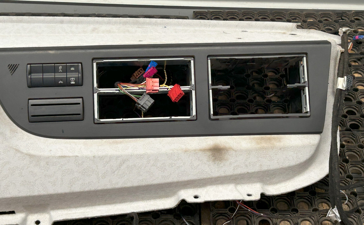 MERCEDES-BENZ UPPER COCKPIT STORAGE COMPARTMENTS SHELVES SHELF STORAGE COMPARTMENT L StreamSpace, 2.30 m - Kabina ir interjeras: foto 5 MERCEDES-BENZ UPPER COCKPIT STORAGE COMPARTMENTS SHELVES SHELF STORAGE COMPARTMENT L StreamSpace, 2.30 m - Kabina ir interjeras: foto 5