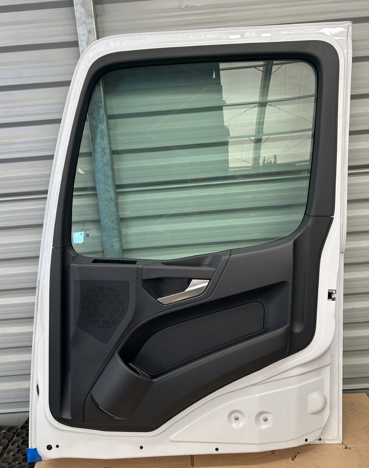 MERCEDES DOOR RIGHT narrow cab M-CLASSIC SPACE ACTROS AROCS MP4 MP5 BRAND NEW - Durys ir dalys: foto 2 MERCEDES DOOR RIGHT narrow cab M-CLASSIC SPACE ACTROS AROCS MP4 MP5 BRAND NEW - Durys ir dalys: foto 2