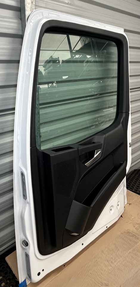 MERCEDES DOOR RIGHT narrow cab M-CLASSIC SPACE ACTROS AROCS MP4 MP5 BRAND NEW - Durys ir dalys: foto 3 MERCEDES DOOR RIGHT narrow cab M-CLASSIC SPACE ACTROS AROCS MP4 MP5 BRAND NEW - Durys ir dalys: foto 3