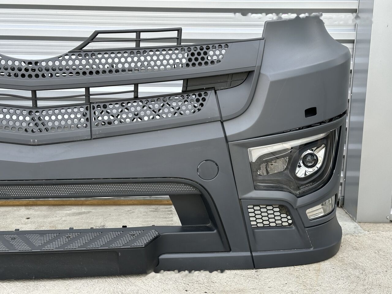 Mercedes-Benz ACTROS MP4 MP5 A9618203159 A9618203059 Mercedes-Benz A 9608801690 A9618203159 A9618203059 - Bamperis - Sunkvežimis: foto 4 Mercedes-Benz ACTROS MP4 MP5 A9618203159 A9618203059 Mercedes-Benz A 9608801690 A9618203159 A9618203059 - Bamperis - Sunkvežimis: foto 4