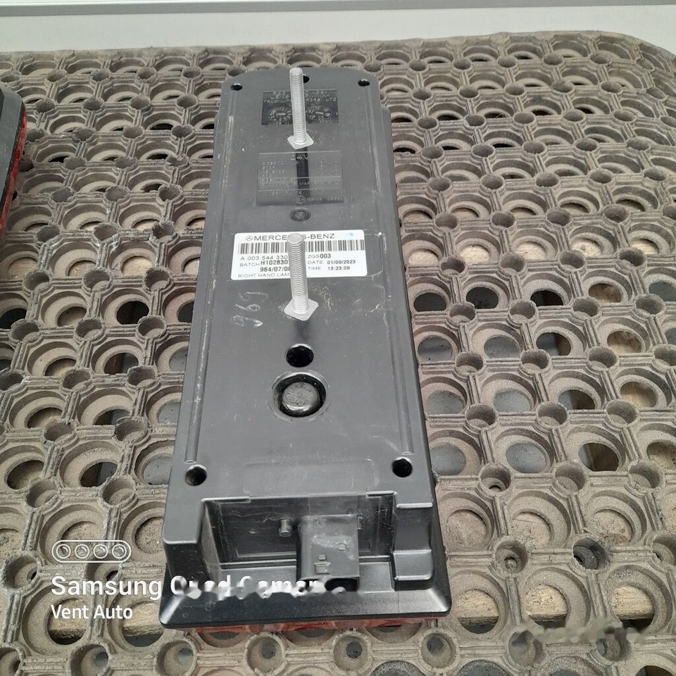 Mercedes-Benz ACTROS MP5 A0035443303 - Galinis žibintas - Sunkvežimis: foto 4 Mercedes-Benz ACTROS MP5 A0035443303 - Galinis žibintas - Sunkvežimis: foto 4