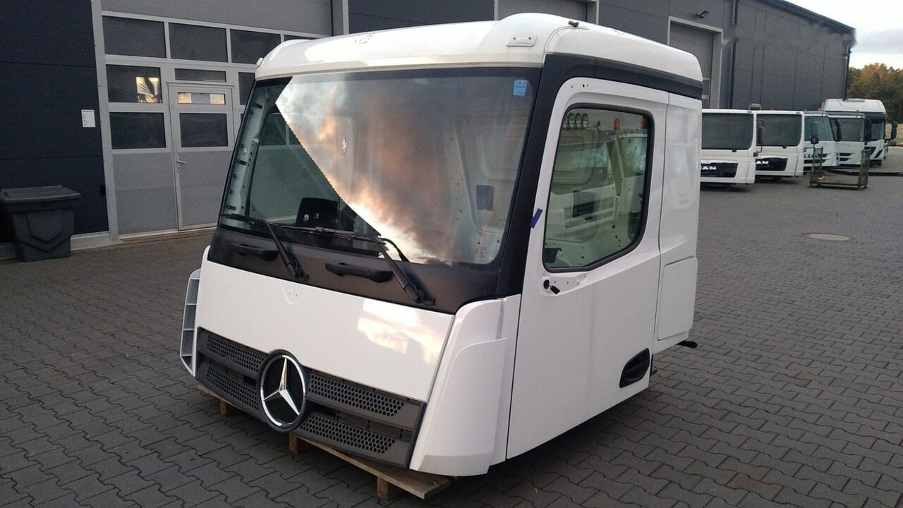 Mercedes-Benz Arocs 8x8 8x6 4x4 6x6 6x4 M Classic Space 320mm Mercedes-Benz AROCS Arocs 8x8 8x6 4x4 6x6 6x4 M Classic Space 320mm truck - Kabina - Sunkvežimis: foto 2 Mercedes-Benz Arocs 8x8 8x6 4x4 6x6 6x4 M Classic Space 320mm Mercedes-Benz AROCS Arocs 8x8 8x6 4x4 6x6 6x4 M Classic Space 320mm truck - Kabina - Sunkvežimis: foto 2