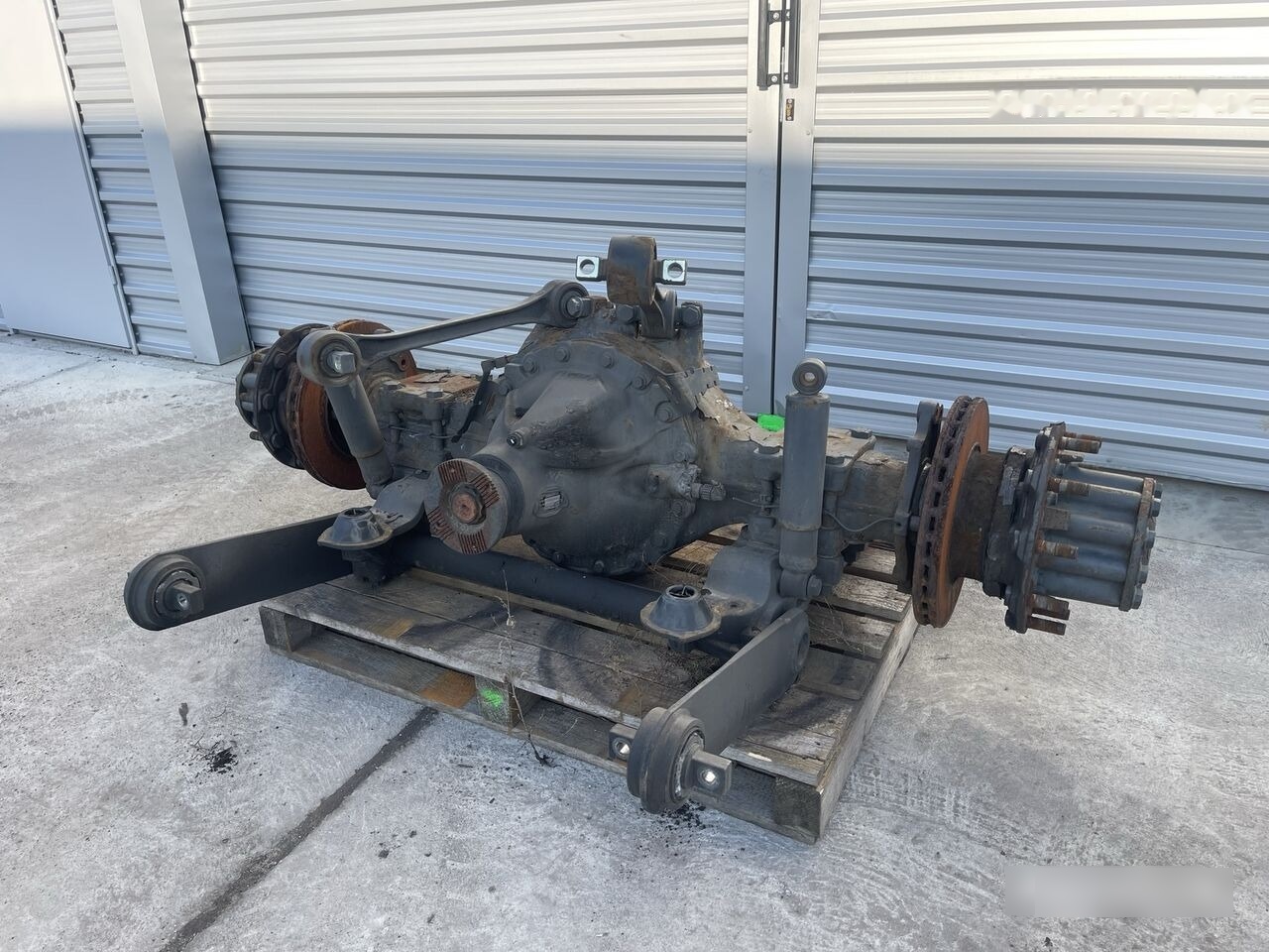 Mercedes-Benz R440-13 2.277   Mercedes-Benz MP4 truck - Galinė ašis - Sunkvežimis: foto 1 Mercedes-Benz R440-13 2.277   Mercedes-Benz MP4 truck - Galinė ašis - Sunkvežimis: foto 1