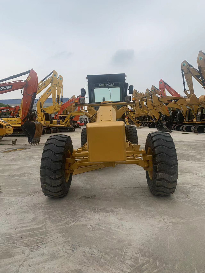 CATERPILLAR Used Motor Grader Original CAT 140H for Sale: 138 kW (185 HP) 3306 Engine, 3.7 m Blade & 14,677 kg Operating Weight - Greideris: foto 5 CATERPILLAR Used Motor Grader Original CAT 140H for Sale: 138 kW (185 HP) 3306 Engine, 3.7 m Blade & 14,677 kg Operating Weight - Greideris: foto 5