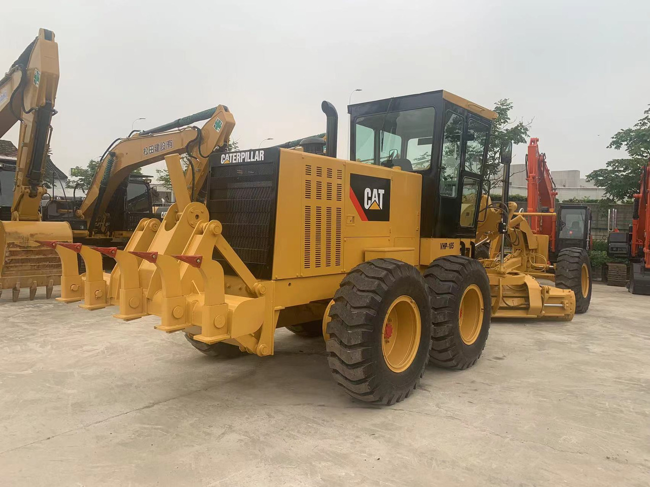 CATERPILLAR Used Motor Grader Original CAT 140H for Sale: 138 kW (185 HP) 3306 Engine, 3.7 m Blade & 14,677 kg Operating Weight - Greideris: foto 2 CATERPILLAR Used Motor Grader Original CAT 140H for Sale: 138 kW (185 HP) 3306 Engine, 3.7 m Blade & 14,677 kg Operating Weight - Greideris: foto 2